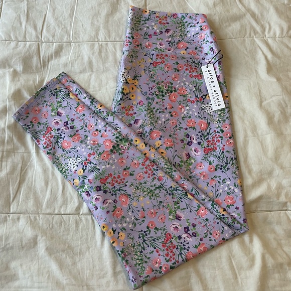Alice + Olivia Pants - NWT Alice & Olivia Activewear Leggings